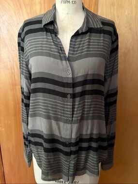 Cloth & stone blouse size small